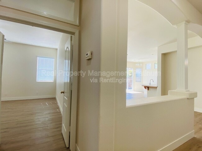 Building Photo - 2916 Roberts Ave