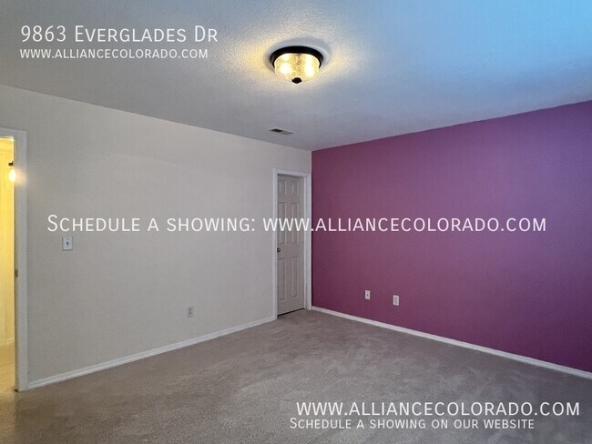 Building Photo - 9863 Everglades Dr
