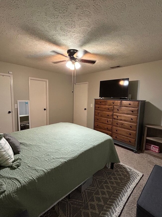 Building Photo - 109 Live Oak Cir