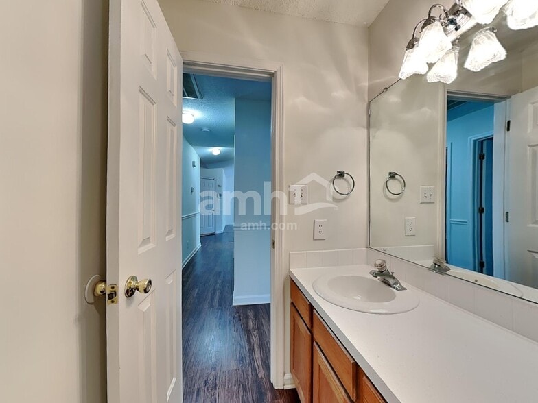 Building Photo - 1738 Ammons Dr