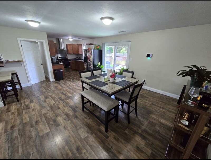Building Photo - 6615 Winthrop Dr