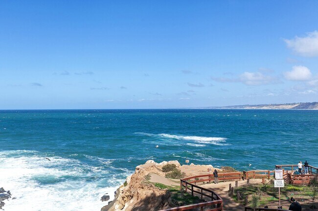 Building Photo - Charming comfy Studio in La Jolla Village!