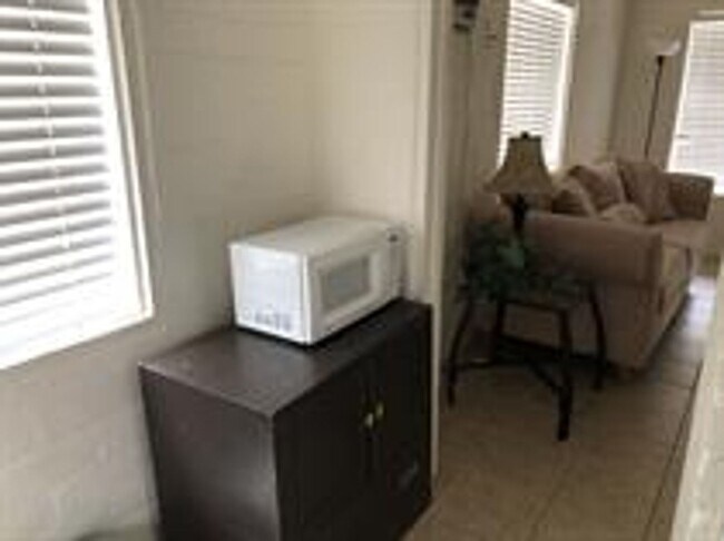 Building Photo - 7153 Elm Ave