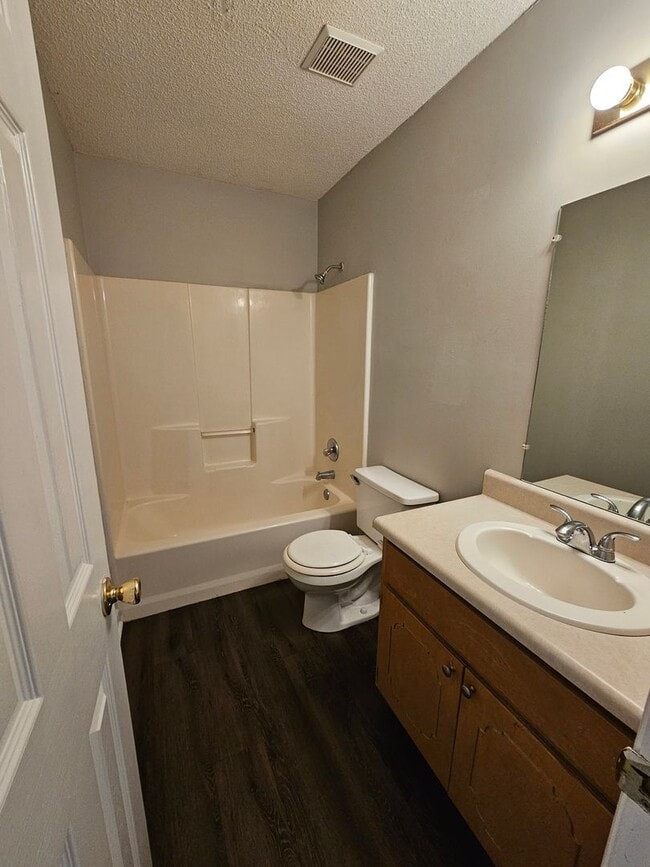 Building Photo - Home in Leesburg Available!