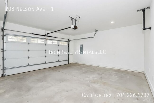 Building Photo - 208 Nelson Ave