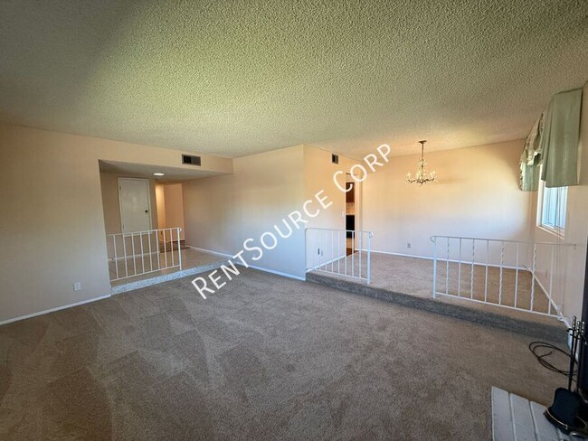 Building Photo - 39642 Country Club Dr