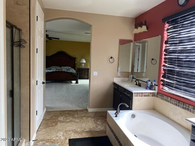 Building Photo - 2757 E Powell Way