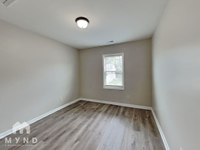 Building Photo - 225 E Webber Ln