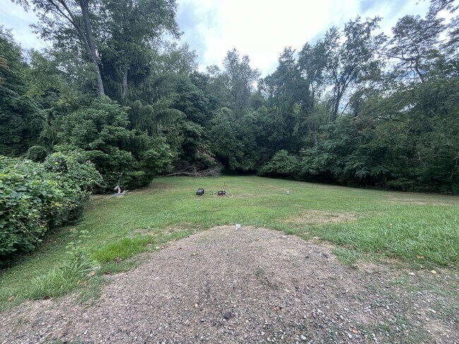 Building Photo - 728 Brownstown Rd