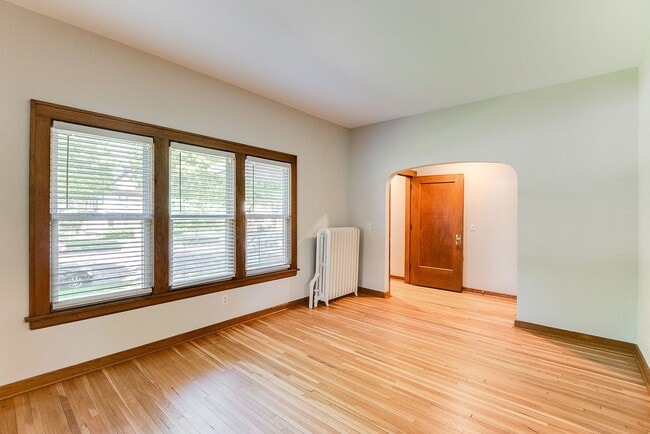 Building Photo - Recently Renovated 4-Bed Close to Macalester, St Thomas, Concordia & St Kate's!