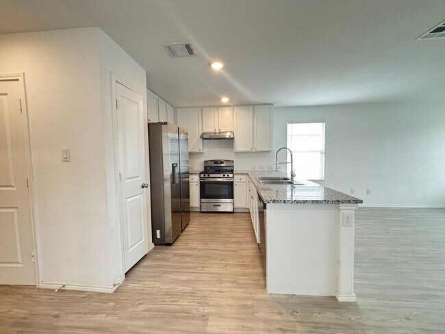 Building Photo - Charming Single-Story Home in Amenity-Rich Silos Community