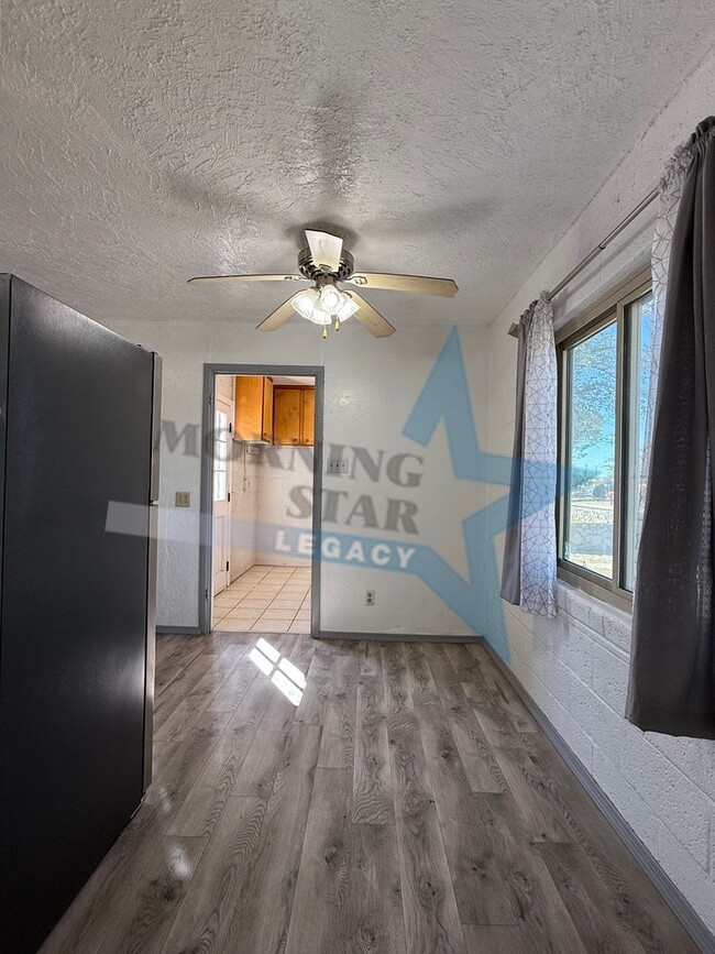 Building Photo - Sweet 2 Bedroom Home - Available Now!