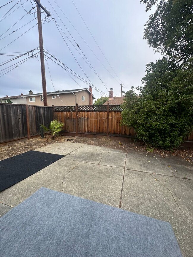 Building Photo - 6424 Vegas Dr