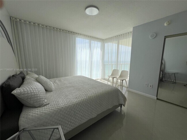 Building Photo - 16699 Collins Ave