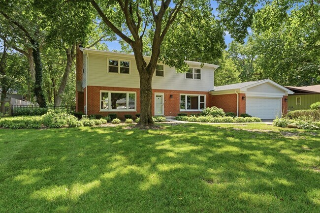 Building Photo - 317 E Forest Ln