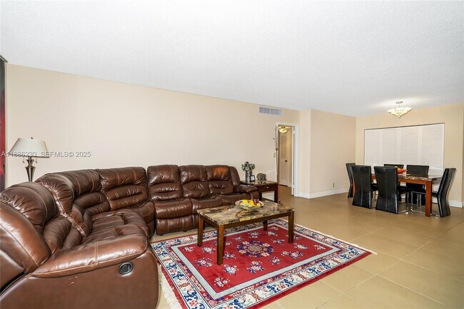 Building Photo - 2030 S Ocean Dr