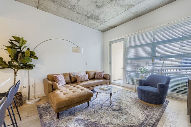 Building Photo - Modern 1 BDR in Peloton - All the Amenities