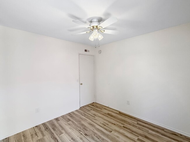 Building Photo - Beautiful 3B/2BA House w/ Attached Garage ...