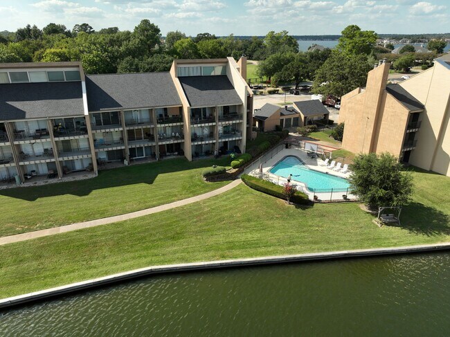 Building Photo - 12600 Melville Dr