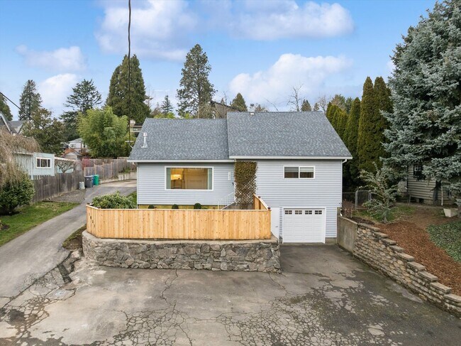 Building Photo - Beautiful Hillsdale 4 BR, 2 BA home