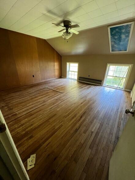 Building Photo - 410 Innis St
