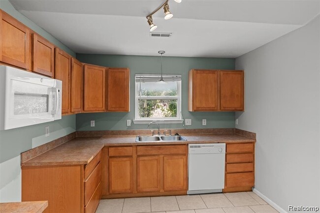 Building Photo - 17157 Higdon Dr