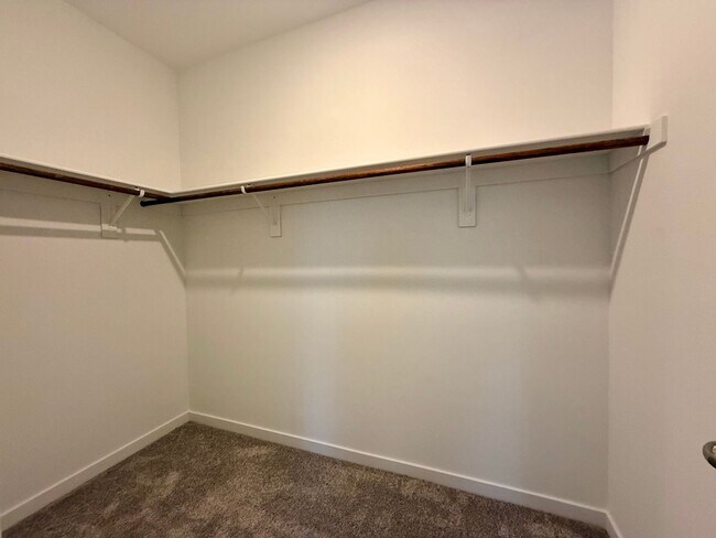 Building Photo - 4 BED 3.5 BATH 2 CAR GARAGE HOME w/ LOFT, ...