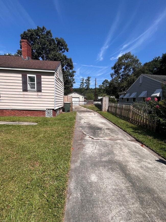 Building Photo - Charming 2 Bedroom Home in Hanahan's Highland Park neighborhood!