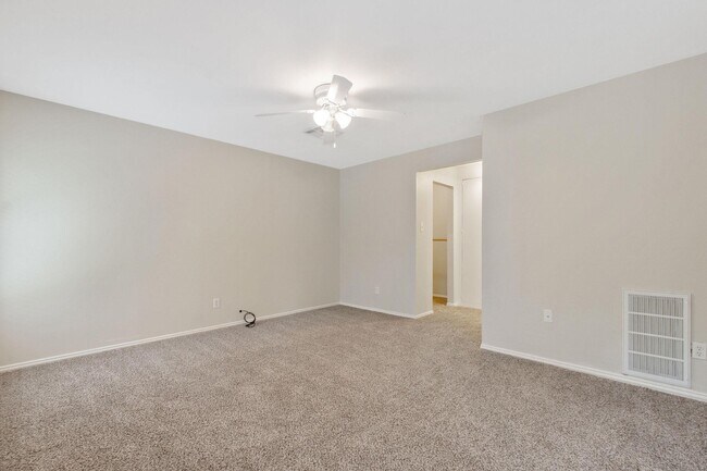 Building Photo - 32 Marabou Pl