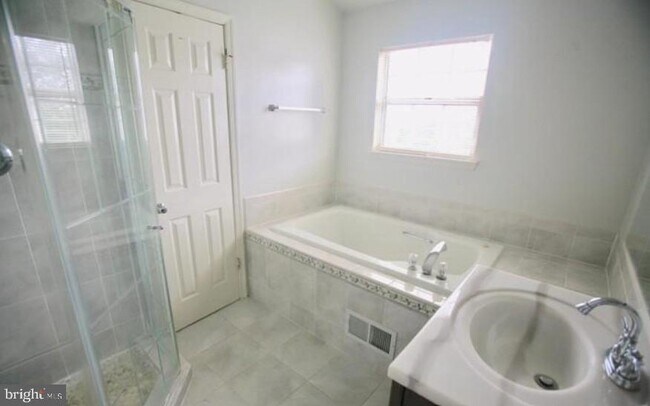 Building Photo - 6854 Signature Cir