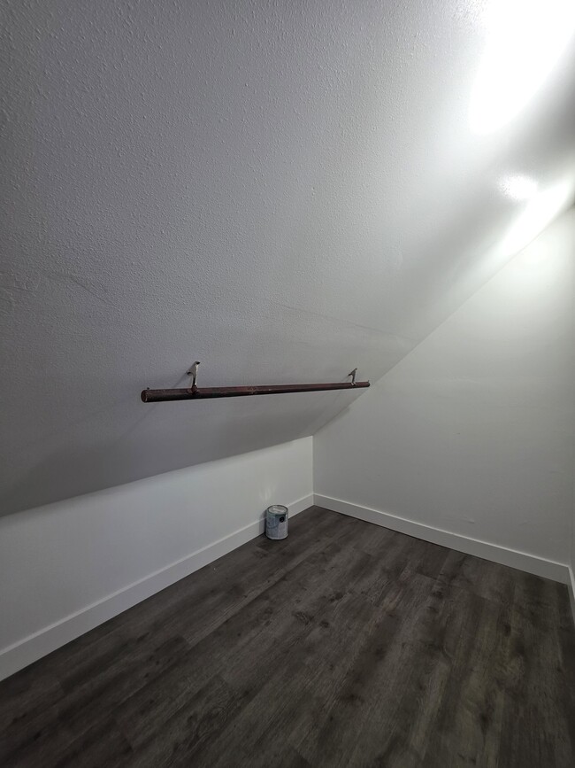 Building Photo - 1060-KE1060 15th St NE