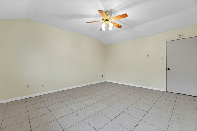 Building Photo - 9842 Pinehurst St