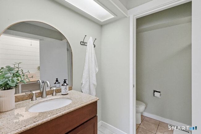 Building Photo - 42 Library Ln