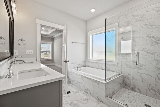 Building Photo - 411 Raleigh Elm Dr