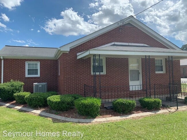 Building Photo - Adorable 3 BR | 1.5 BA Brick Home in Rosewood! *Lawn Care Included!*