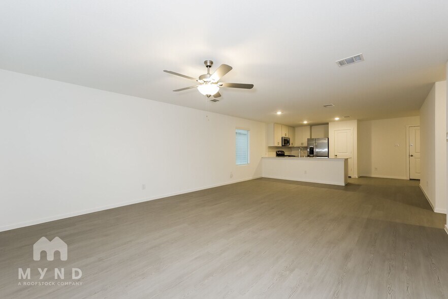 Building Photo - 2744 Ctr Crk Ln