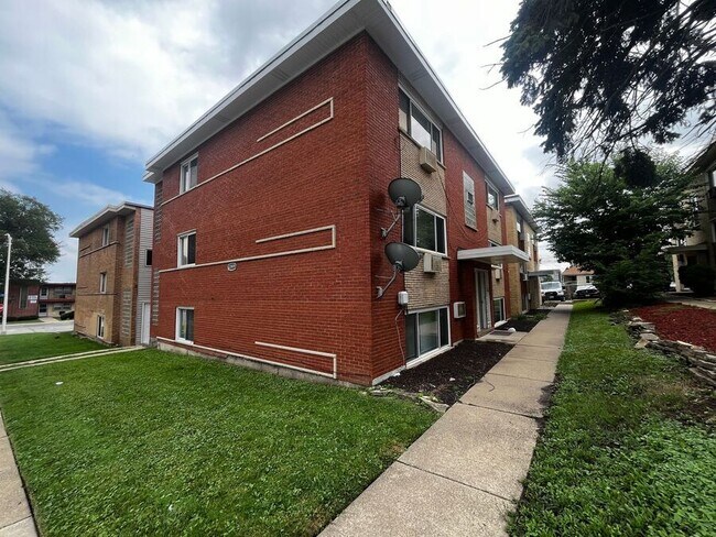 Primary Photo - 2149 W 119th St