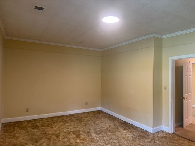 Building Photo - 916 N Brickyard Rd