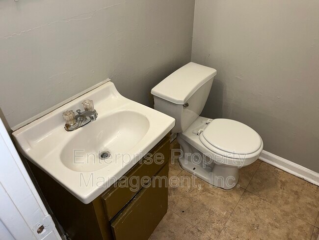 Building Photo - 636 Frayser Dr