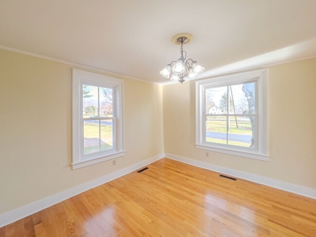 Building Photo - Spacious Renovated Colonial on The Lebanon Green