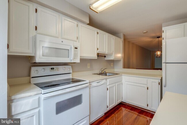 Building Photo - 2133 Whisper Way