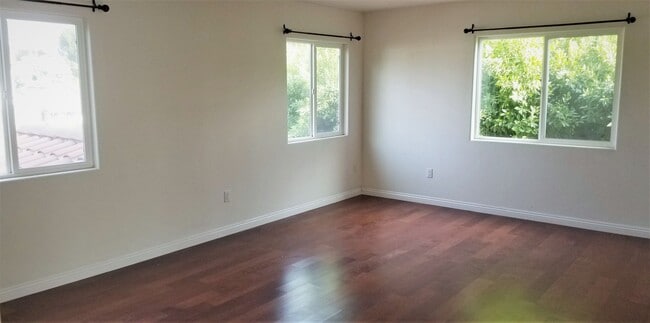 Building Photo - Amazing 2-Story 4 Bdr 3 Bath Family Home i...