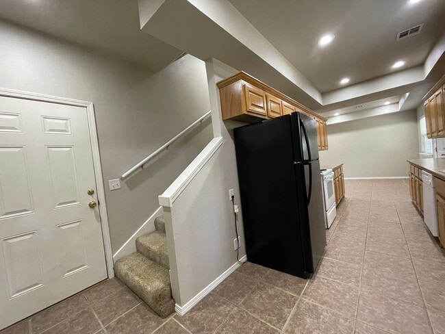 Building Photo - Spacious 3-Bed, 2.5-Bath Fourplex with Gar...
