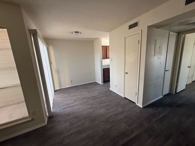 Building Photo - 4601 Carlisle Blvd NE