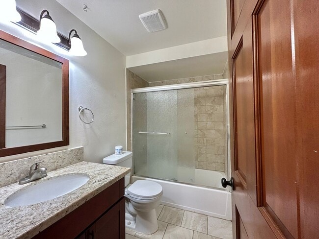 Building Photo - Timeless 5 Bed, 2.5 Bath Home - SW Beaverton