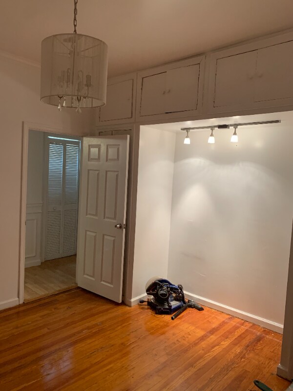 Building Photo - 875 E 94th St