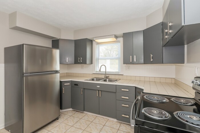 Building Photo - 1176 Highview Dr
