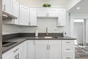 Building Photo - 1102 Centinela Ave