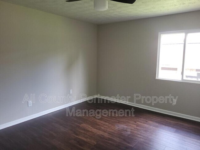 Building Photo - 1867 Myrtle Dr SW