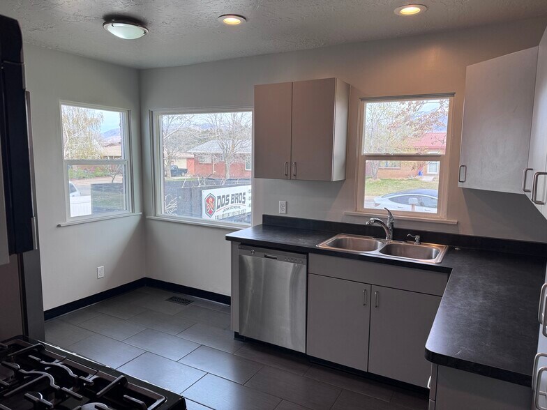 Building Photo - 3879 S 2050 W